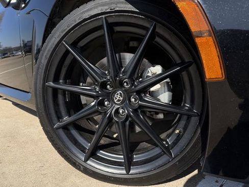 Used 2024 Toyota GR86 Premium image 10