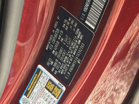 Used 2026 Kia Carnival FWD image 32