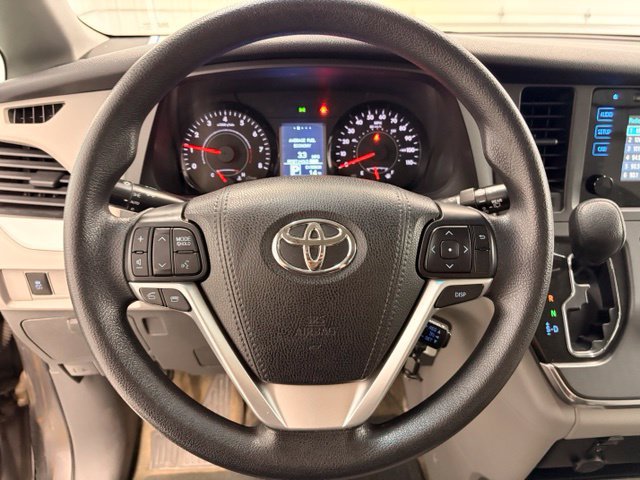 Used 2017 Toyota Sienna L FWD image 15
