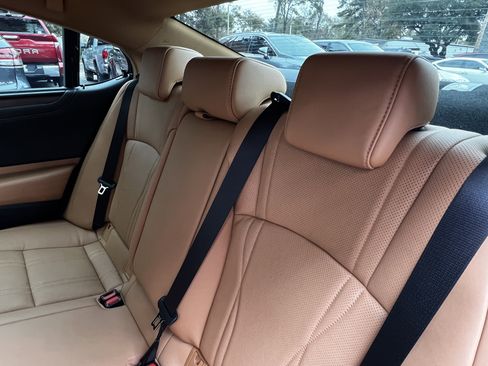 Used 2022 Lexus ES 300h Ultra Luxury image 34