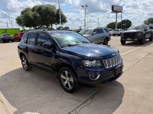 Used 2016 Jeep Compass High Altitude image 3