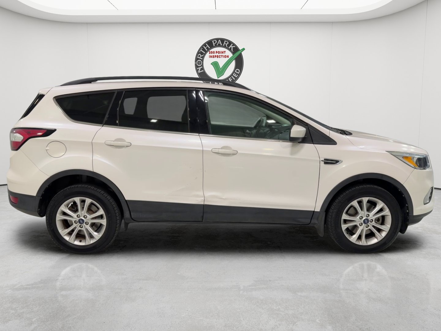 Used 2018 Ford Escape SE w/ SE Sync 3 Package AWD/4WD image 6