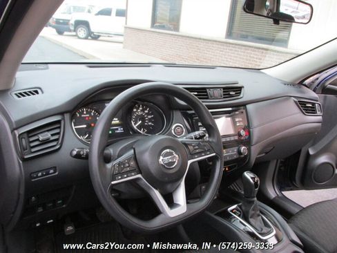 Used 2017 Nissan Rogue SV AWD/4WD image 9