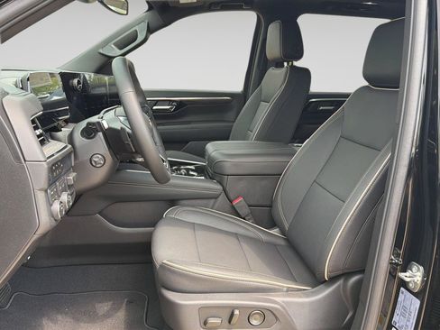 New 2026 Chevrolet Suburban Premier w/ Sun And Tow Package AWD/4WD image 9