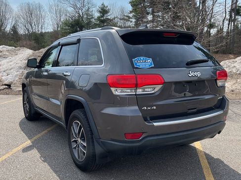 Used 2017 Jeep Grand Cherokee Limited image 2
