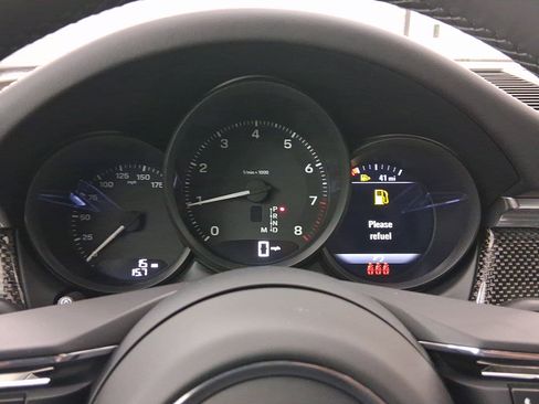 New 2026 Porsche Macan image 18