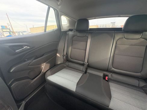 Used 2025 Chevrolet Trax LT w/ LT Convenience Package image 37