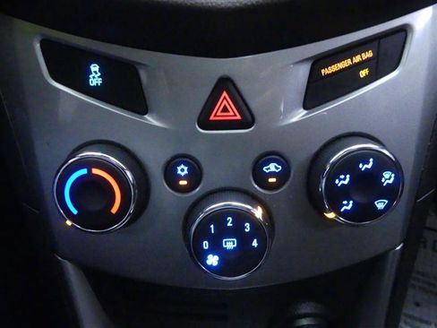 Used 2016 Chevrolet Trax LT w/ LT Sun and Sound Package AWD/4WD image 13