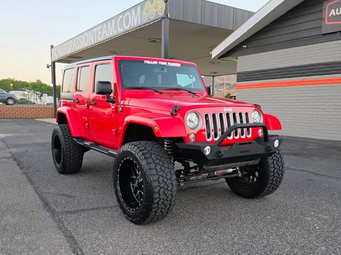 Used 2018 Jeep Wrangler Unlimited Sahara AWD/4WD image 7