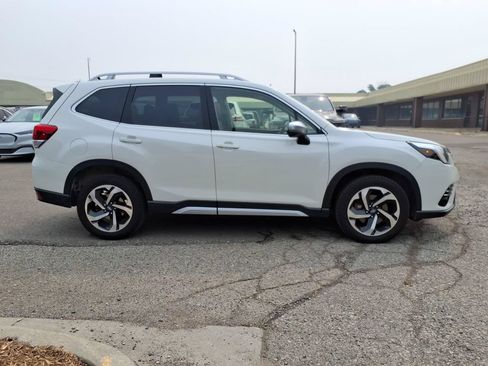 Used 2022 Subaru Forester Touring AWD/4WD image 6