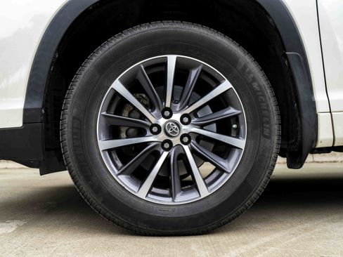 Used 2018 Toyota Highlander XLE FWD image 14