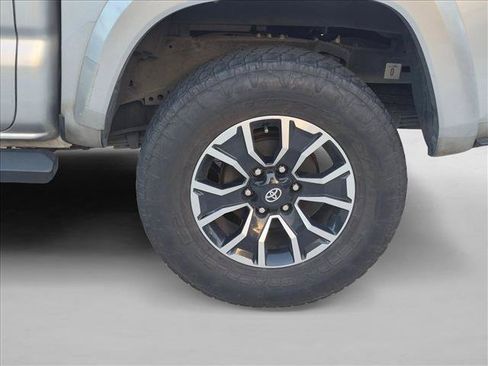 Used 2022 Toyota Tacoma TRD Sport w/ Technology Package RWD image 11