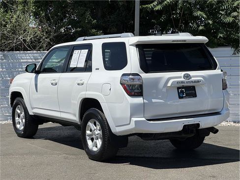 Used 2017 Toyota 4Runner SR5 Premium AWD/4WD image 3