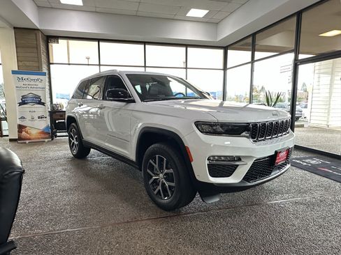 New 2025 Jeep Grand Cherokee Limited w/ Luxury Tech Group II AWD/4WD image 7