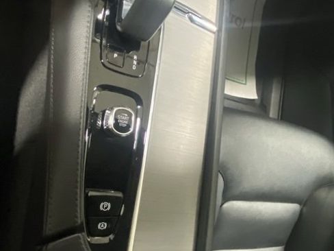 Certified 2023 Volvo XC90 B5 Core w/ Protection Package Premier image 27