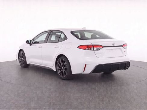 Used 2023 Toyota Corolla SE FWD image 3