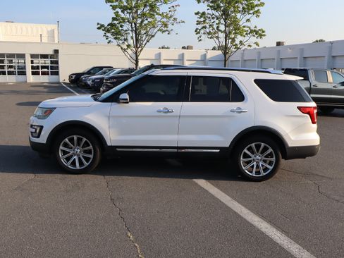 Used 2016 Ford Explorer Limited w/ Equipment Group 301A AWD/4WD image 19