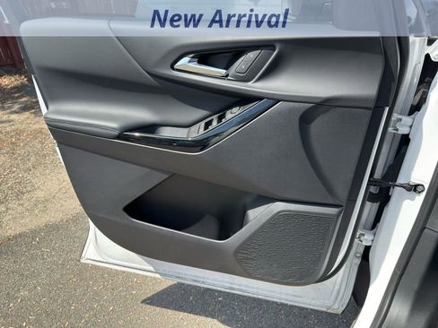 Certified 2025 Chevrolet Equinox LT w/ Safety and Technology Package image 12