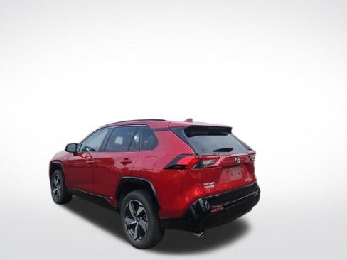 Used 2021 Toyota RAV4 SE w/ Weather & Moonroof Package AWD/4WD image 4