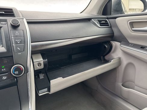 Used 2015 Toyota Camry LE image 18