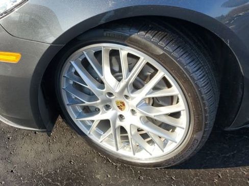 Used 2018 Porsche Panamera 4S image 3