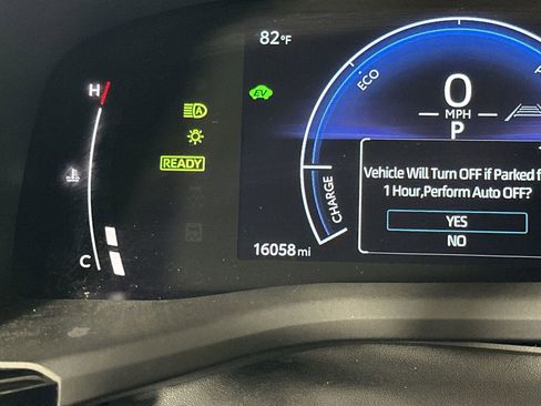 Used 2025 Toyota Camry SE w/ Convenience Package FWD image 15