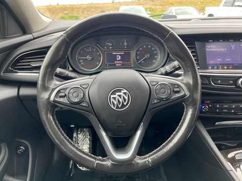 Used 2019 Buick Regal Essence w/ Driver Confidence Package I image 18