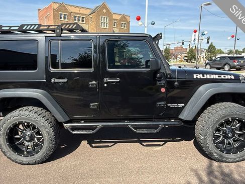 Used 2018 Jeep Wrangler Unlimited Rubicon w/ Connectivity Group AWD/4WD image 4