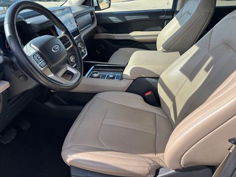 Used 2024 Ford Expedition Limited image 10
