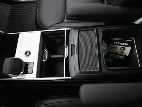 New 2025 Land Rover Range Rover SE AWD/4WD image 32