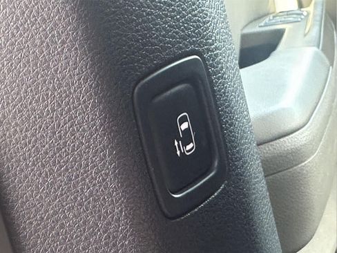 Used 2026 Kia Carnival FWD image 32