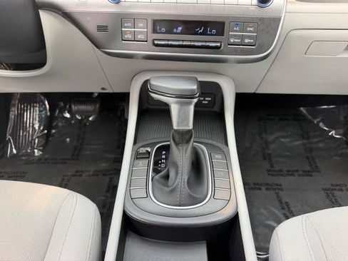 Used 2024 Hyundai Kona SEL AWD/4WD image 16