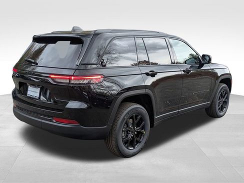 New 2025 Jeep Grand Cherokee Altitude image 3