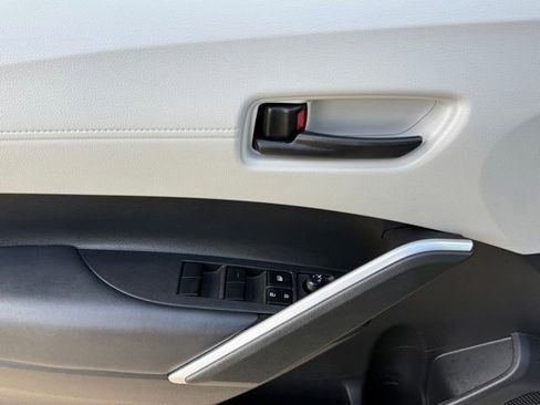 Used 2022 Toyota Corolla Cross L FWD image 15