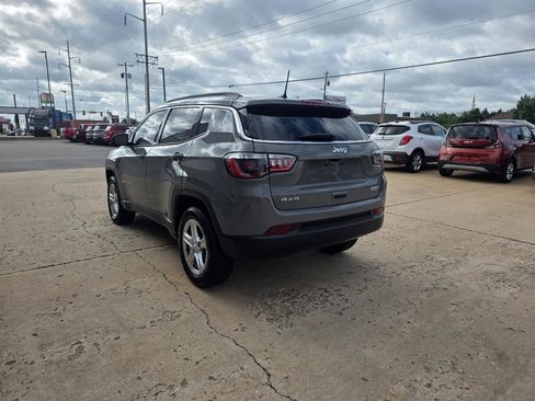 Used 2024 Jeep Compass Latitude w/ Convenience Group AWD/4WD image 6