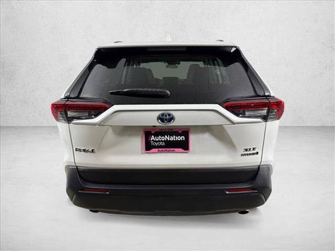 Used 2022 Toyota RAV4 XLE Premium AWD/4WD image 5