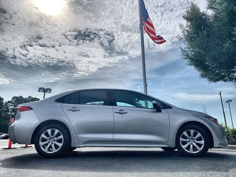 Used 2021 Toyota Corolla LE FWD image 9