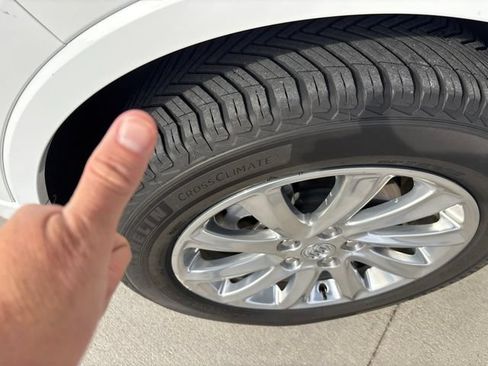 Used 2020 Buick Envision Essence AWD/4WD image 10