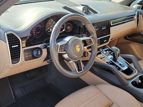 Used 2023 Porsche Cayenne Platinum Edition AWD/4WD image 19