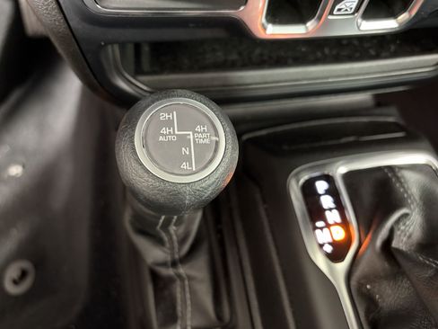 Used 2024 Jeep Wrangler Unlimited Sahara AWD/4WD image 26