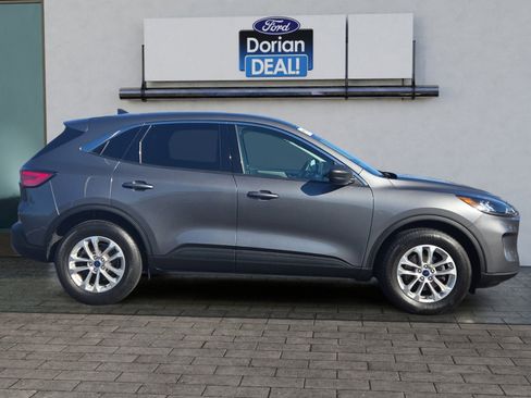 Certified 2022 Ford Escape SE image 2