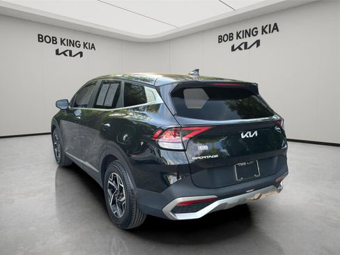 Used 2023 Kia Sportage LX FWD image 3