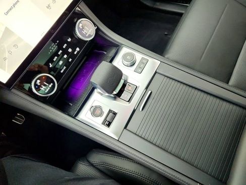 Certified 2025 Jaguar F-PACE SVR image 26