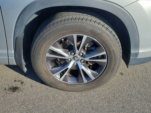 Used 2018 Toyota Highlander LE image 40