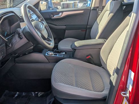 Used 2020 Ford Escape SE image 16