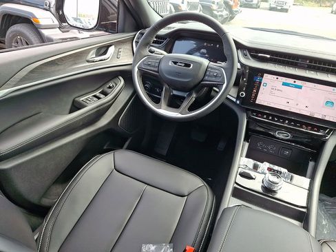 New 2026 Jeep Grand Cherokee L Limited AWD/4WD image 10