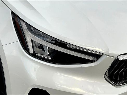 Used 2025 Volvo XC40 B5 Core w/ Protection Package Premier image 30