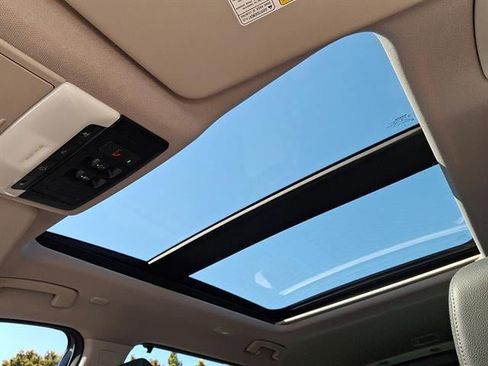 Used 2023 Nissan Rogue SL w/ SL Premium Package image 15