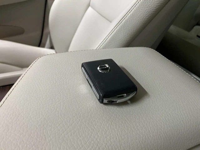 Used 2022 Volvo XC60 B5 Momentum w/ Climate Package AWD/4WD image 86