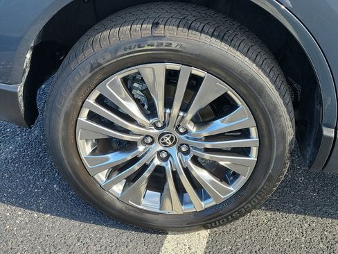 Certified 2024 Toyota Venza Limited AWD/4WD image 10